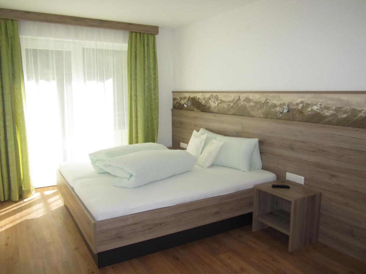 Apartamento amplio con 3 dormitorios y balcón