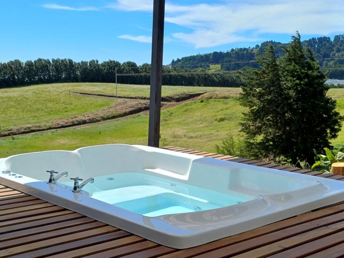 BusHotel Poás con Jacuzzi y Chimenea - B&B