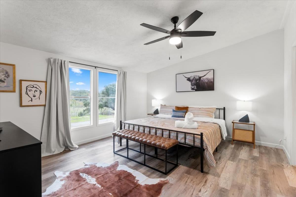 Starlight Horizon K - The Long Horn - Bed and Breakfast