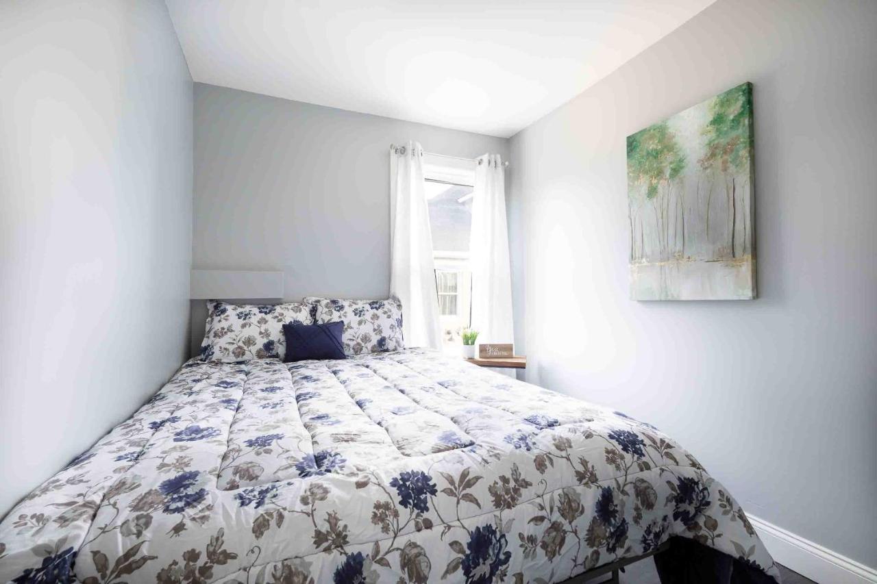 Elegant 1BR 1 Bath apartment minutes the falls - Chambres d’hôtes Niagara Falls