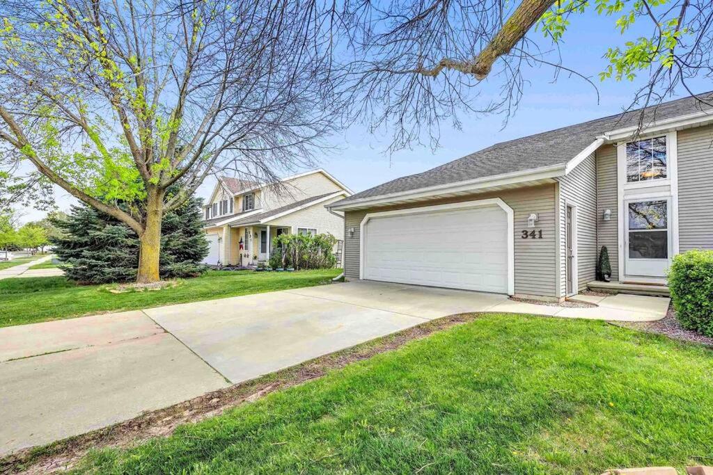 Serene 3 Bedroom Home, NRM, Wi-fi, Parking, Queen Bed - B&B