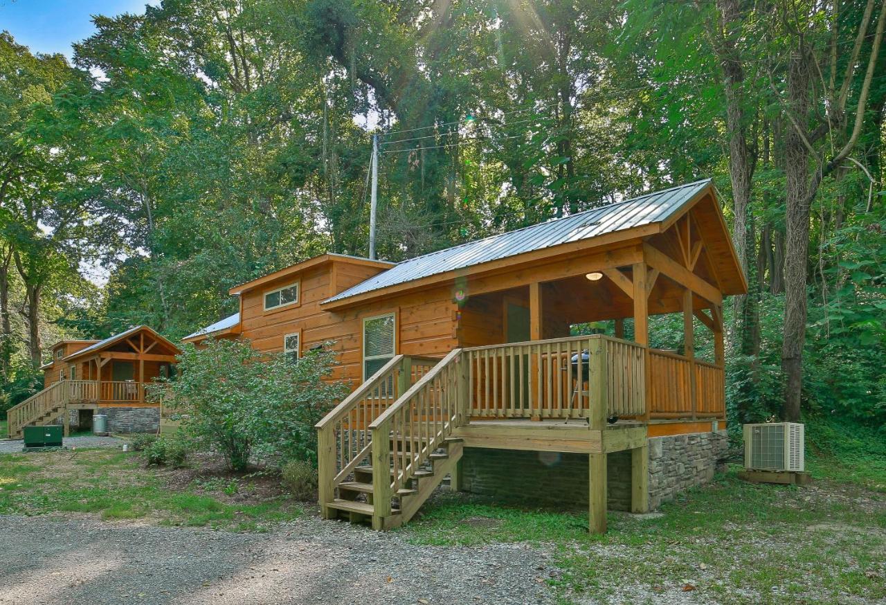 B&B Chattanooga - Bryce Cabin Lookout Mtn Tiny Home W Swim Spa - Bed and Breakfast Chattanooga