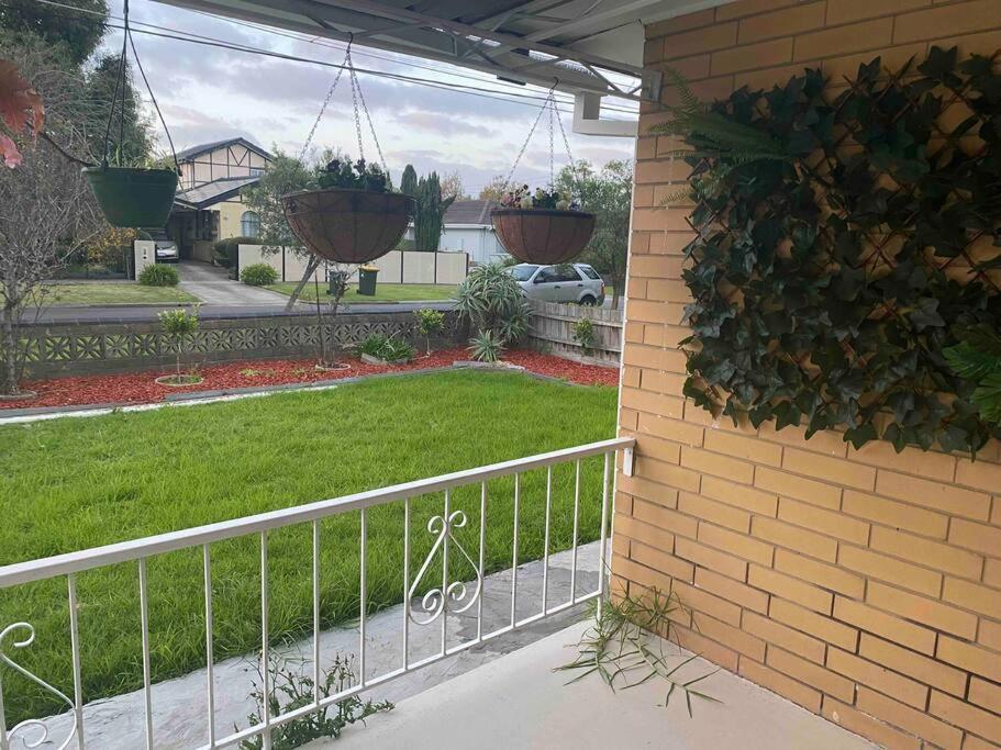 Comfy 3 bedroom house 15min from airport and Melbourne CBD - Ferienwohnung
