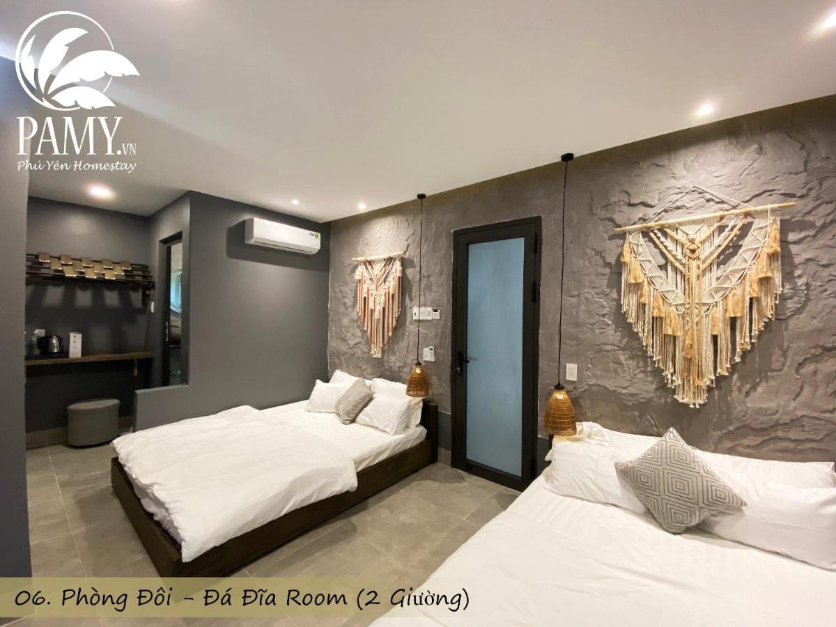 Kamer met Kingsize Bed en Uitzicht op Meer