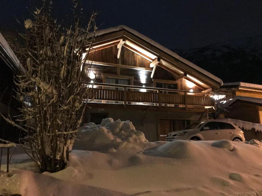 A 2 min du télécabine Chalet de charme 4 étoiles - B&B
