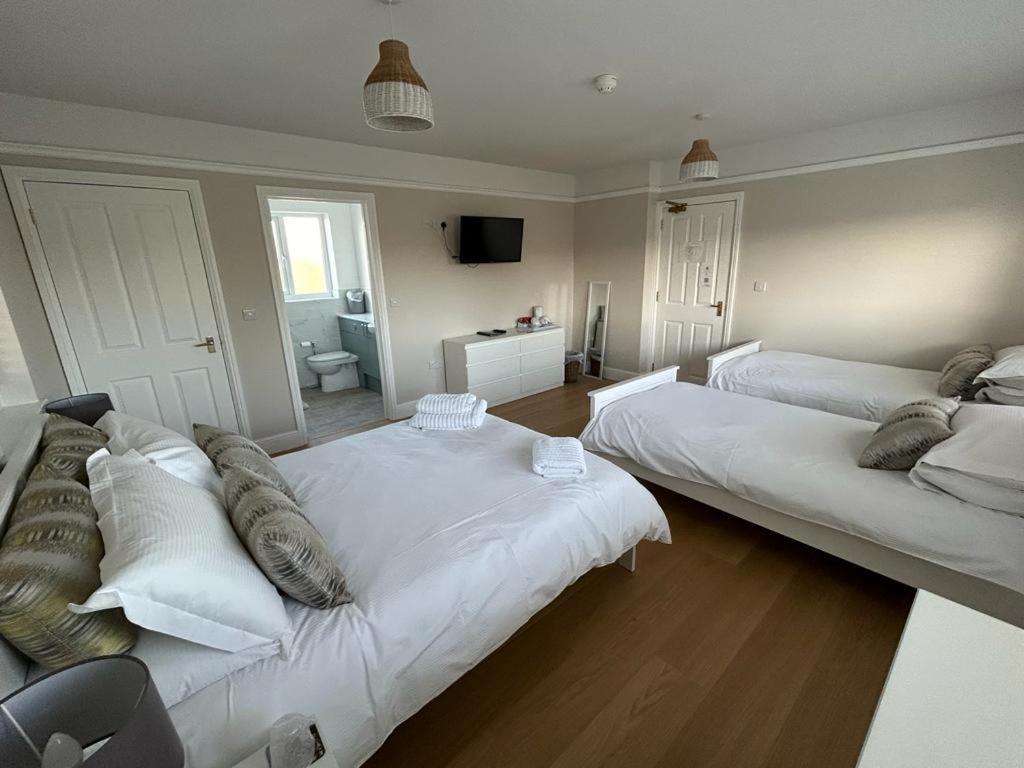 Quadruple Room with Private Bathroom