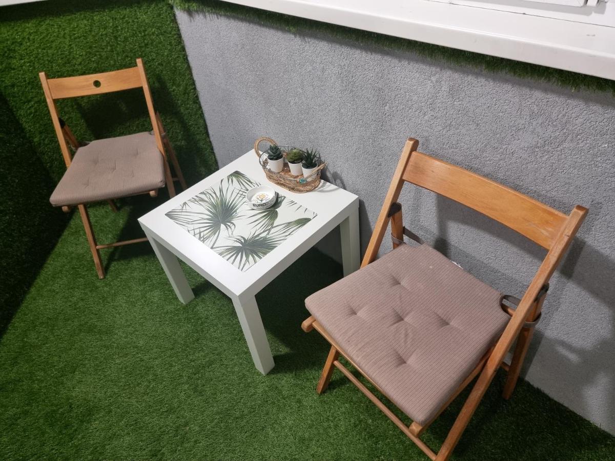 Home Hotel Apartments on Livoberezhna - B&B