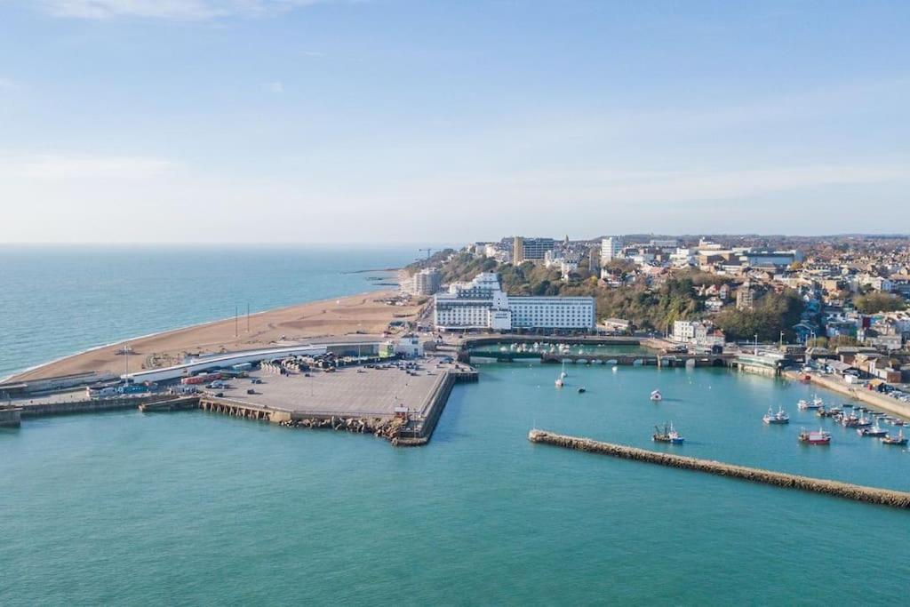 Folkestone Terrace - quirky vibe holiday home - Chambres d’hôtes