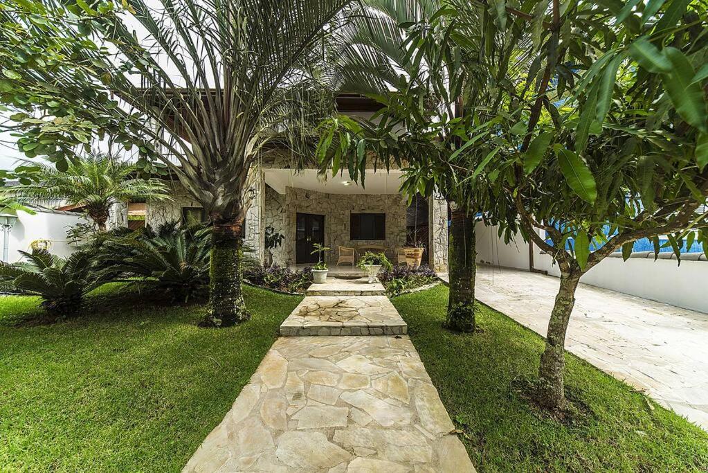 Casa confortável e ampla com piscina e bilhar! - B&B