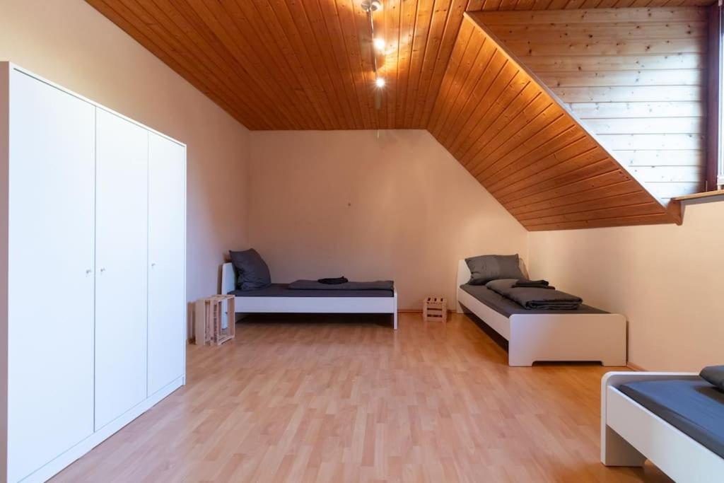 Traumhaus nähe Mainz I 12 Betten I 4 Schlafzimmer I Terrasse I 200m2 I Garten - Chambres d'hôtes Weinolsheim