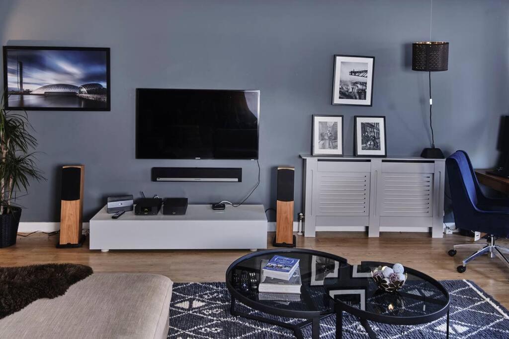 Glasgow, Finnieston Luxury 2 Bed with parking, e-check in, hi-fi - B&B