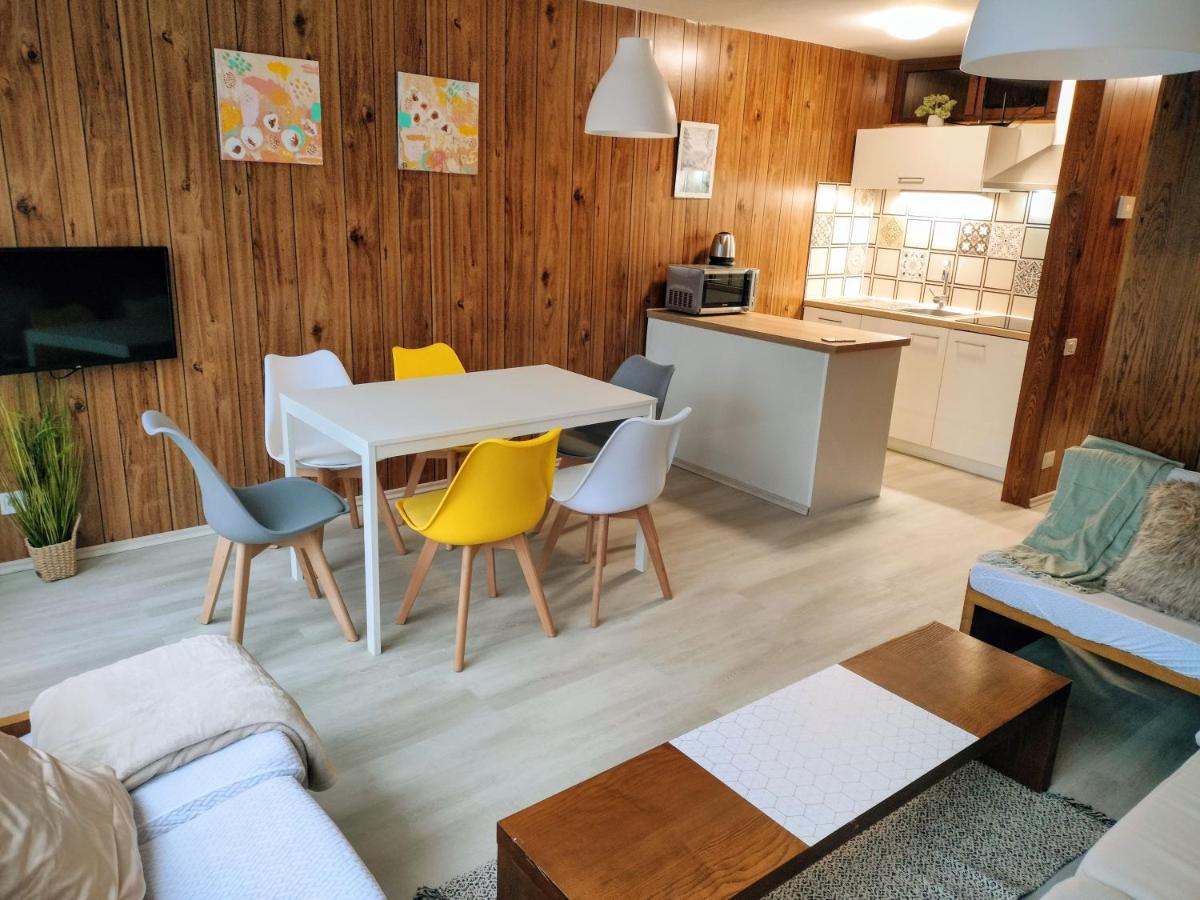 Casa Dolomiti Marilleva 900 - 100m from ski lift - B&B Mezzana