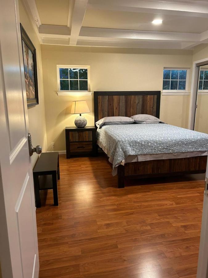 B&B East Palo Alto - Private room near Facebook, Amazon, Stanford - Bed and Breakfast East Palo Alto