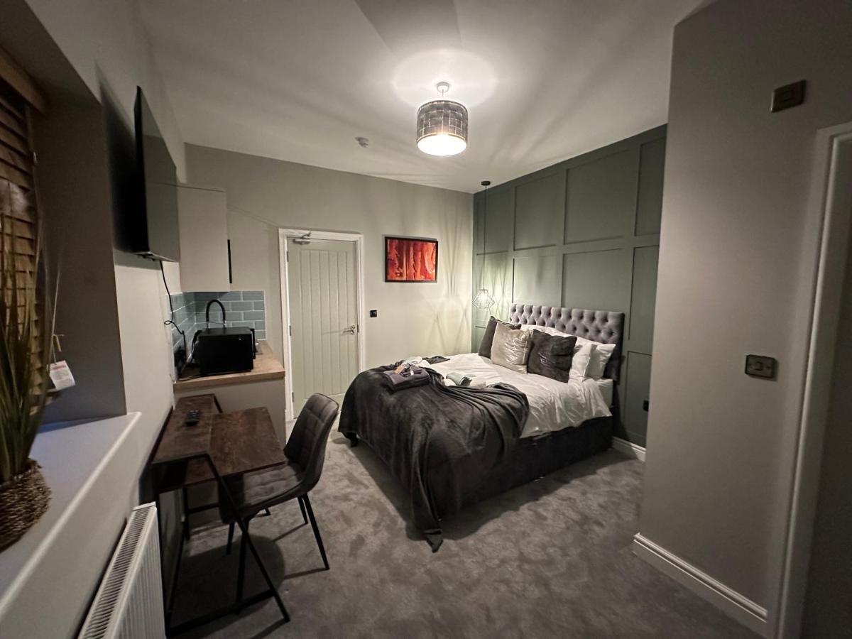 The City Centre Studios - Peterborough - Contractor Friendly - Free WiFi - Smart TV - Desk Space - Well Designed - Ideal for Long Work Stays - B&B