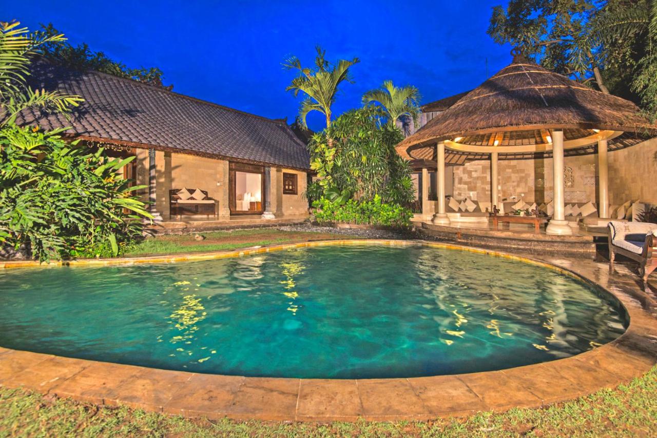 Villa Kubu Seminyak - B&B