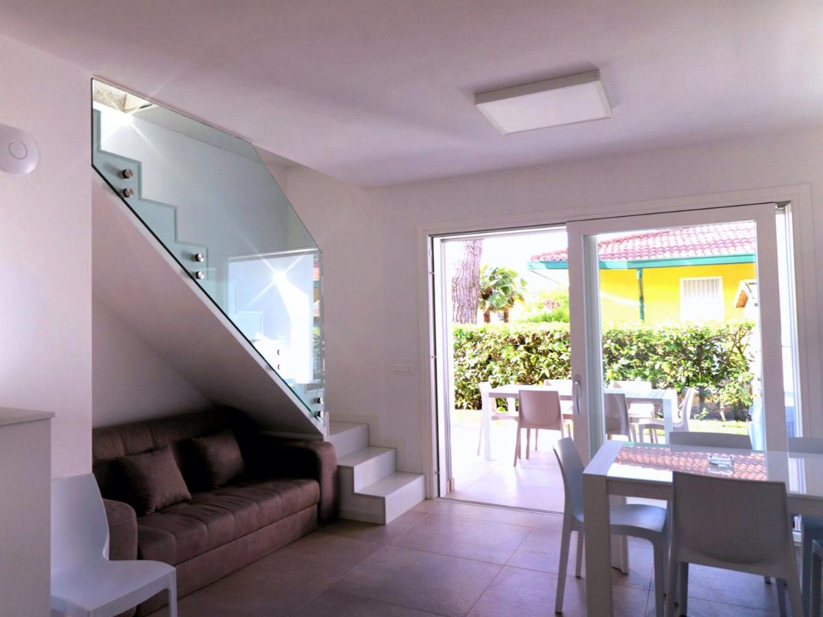 Stunning villa with private fenced garden and bbq - Chambres d'hôtes Bibione