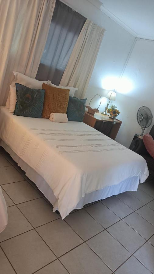 Green leaves - B&B Mafikeng