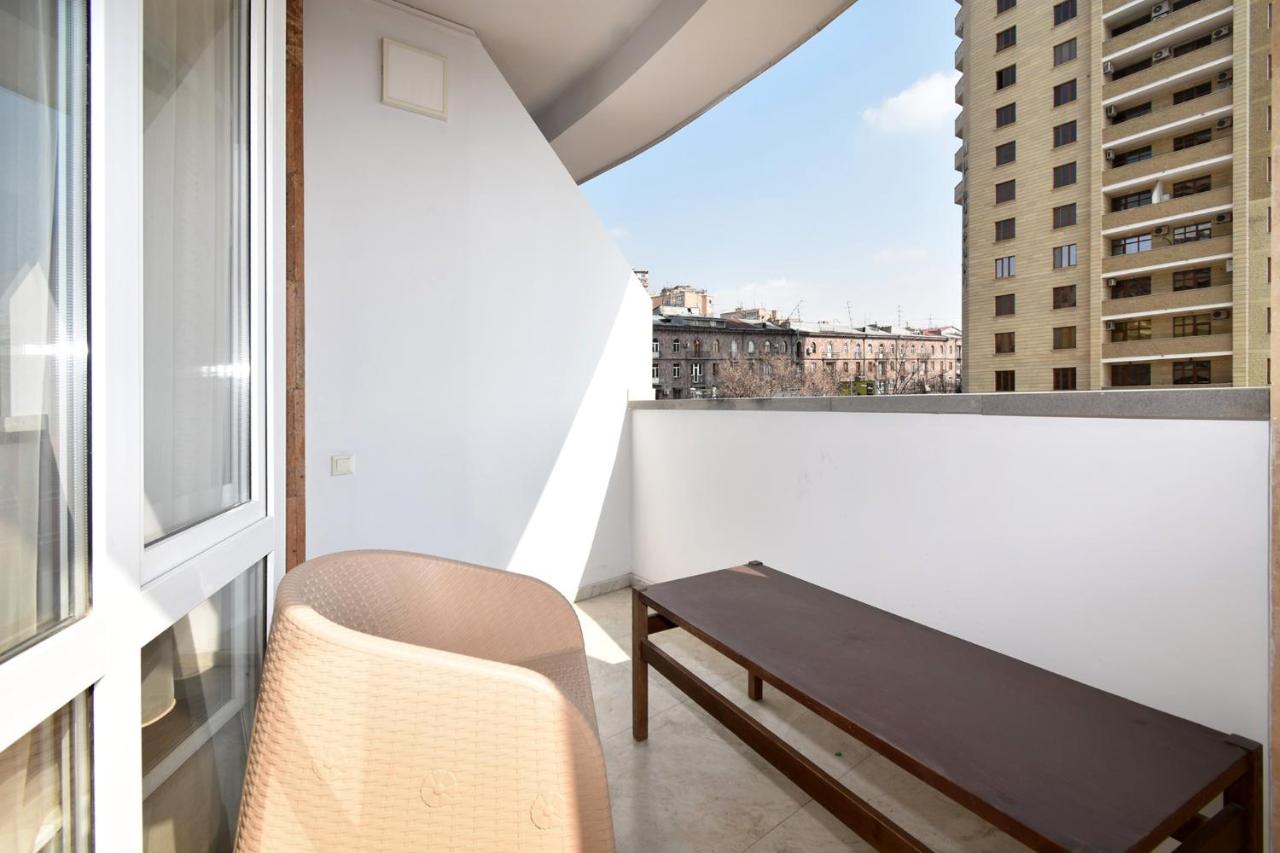 Tweepersoonskamer met 2 Aparte Bedden en Balkon