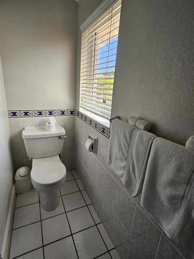 The Anchorage #5 a 2 bedroom Waterfront Condo in Rodney Bay condo - Chambres d'hôtes Gros Islet