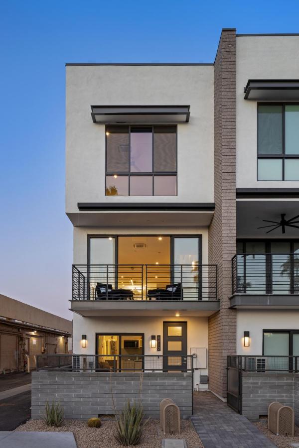 Perfect Friends Escape in Old Town Scottsdale with Resort Pool Access and Roof Deck! - B&B