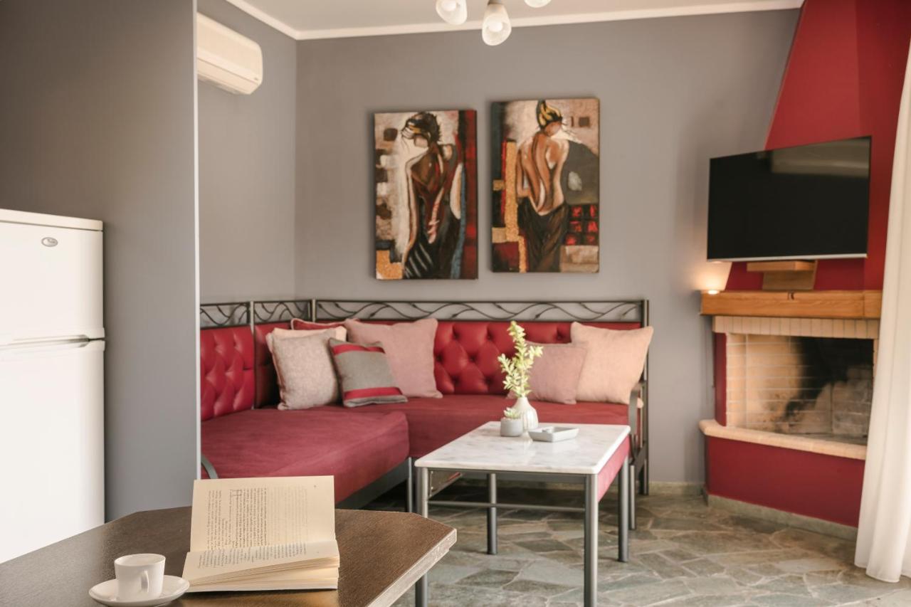 Deluxe One-Bedroom Suite with Sea View