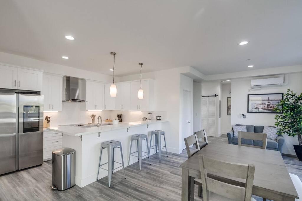 Park Blvd Paradise 304 - New Construction with King Bed - B&B San Diego