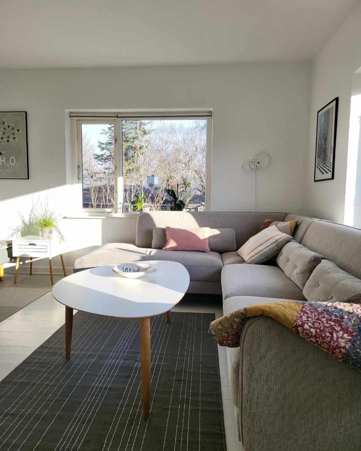 B&B Viby - Moderne villalejlighed på 110 kvm + stor terrasse - Bed and Breakfast Viby