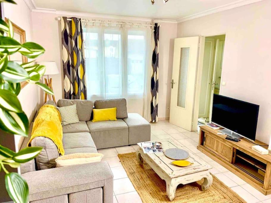 Maison 3 ch. Garage, jardin, 10 min circuit - B&B