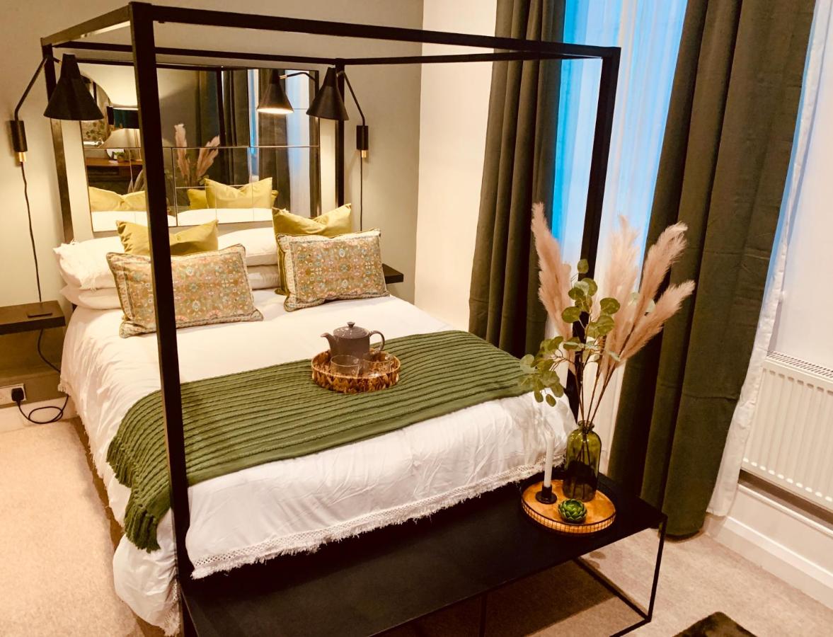 The Fifth Quarters, Grade II Listed Apartment, The Lace Market, NG1, City Centre, Nottingham, Sleeps 4 - Bed and Breakfast Nottingham