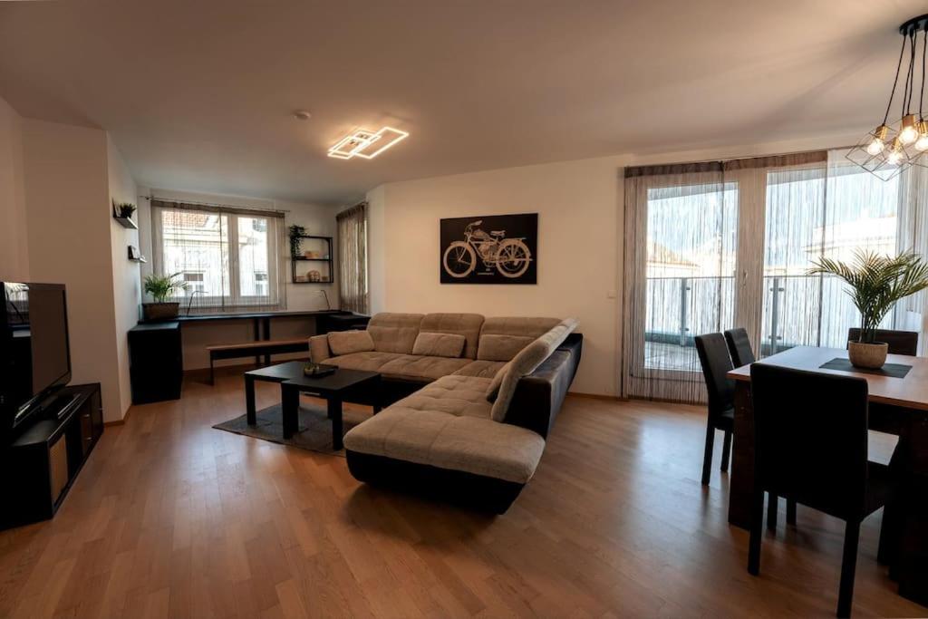 B&B Vienna - Huge flat with terrace & parking and 3 bed rooms - Bed and Breakfast Vienna