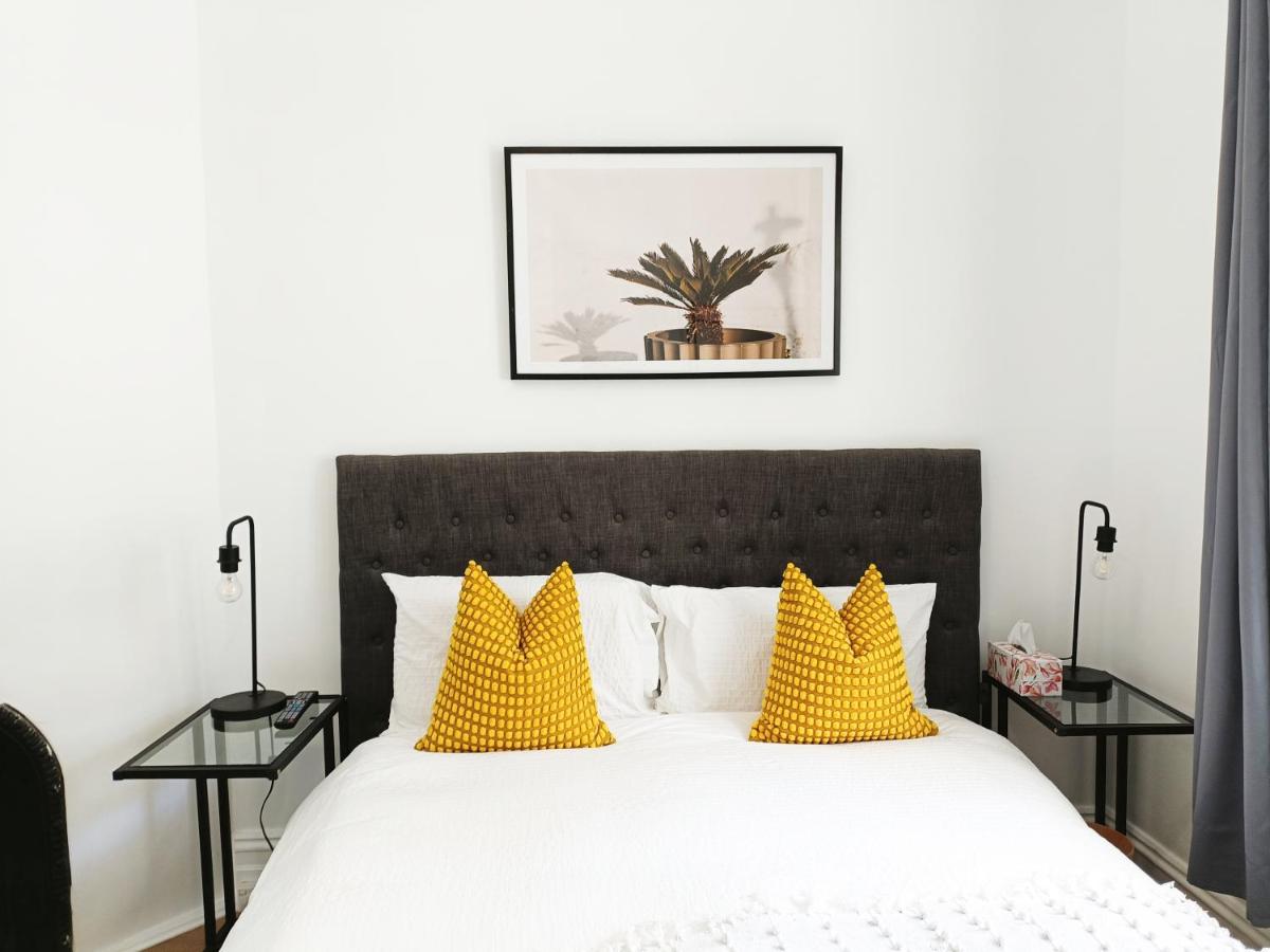 Stylish Queen Room 1Min Walk to Station 5Min to City 10Min to Airport - B&B