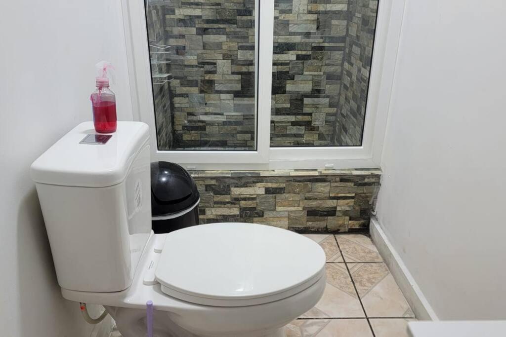 1 Bedroom Apartment in center of town. - Chambres d'hôtes Utila