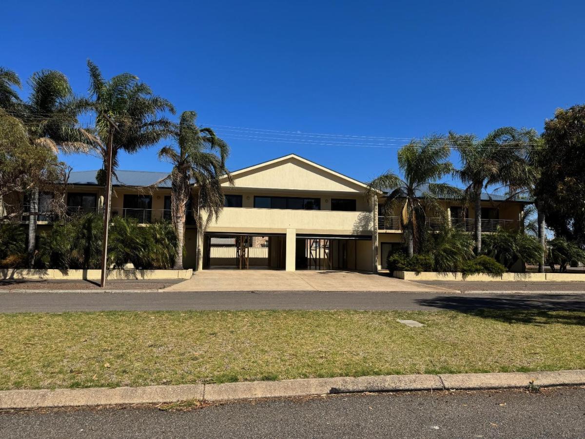 Cowell Townhouse apartments - Bed and Breakfast