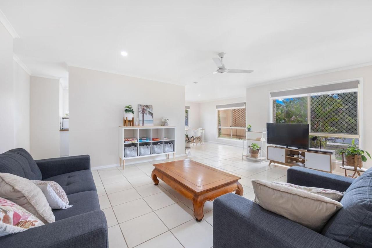 Bay Breeze - Easygoing Beachside Living for Families - B&B Hervey Bay