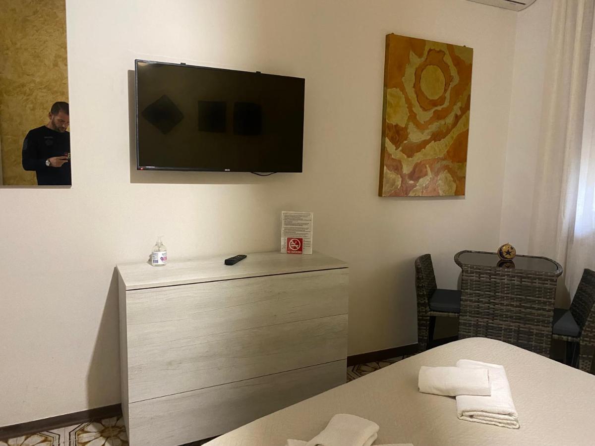 Großes Doppel-/Zweibettzimmer