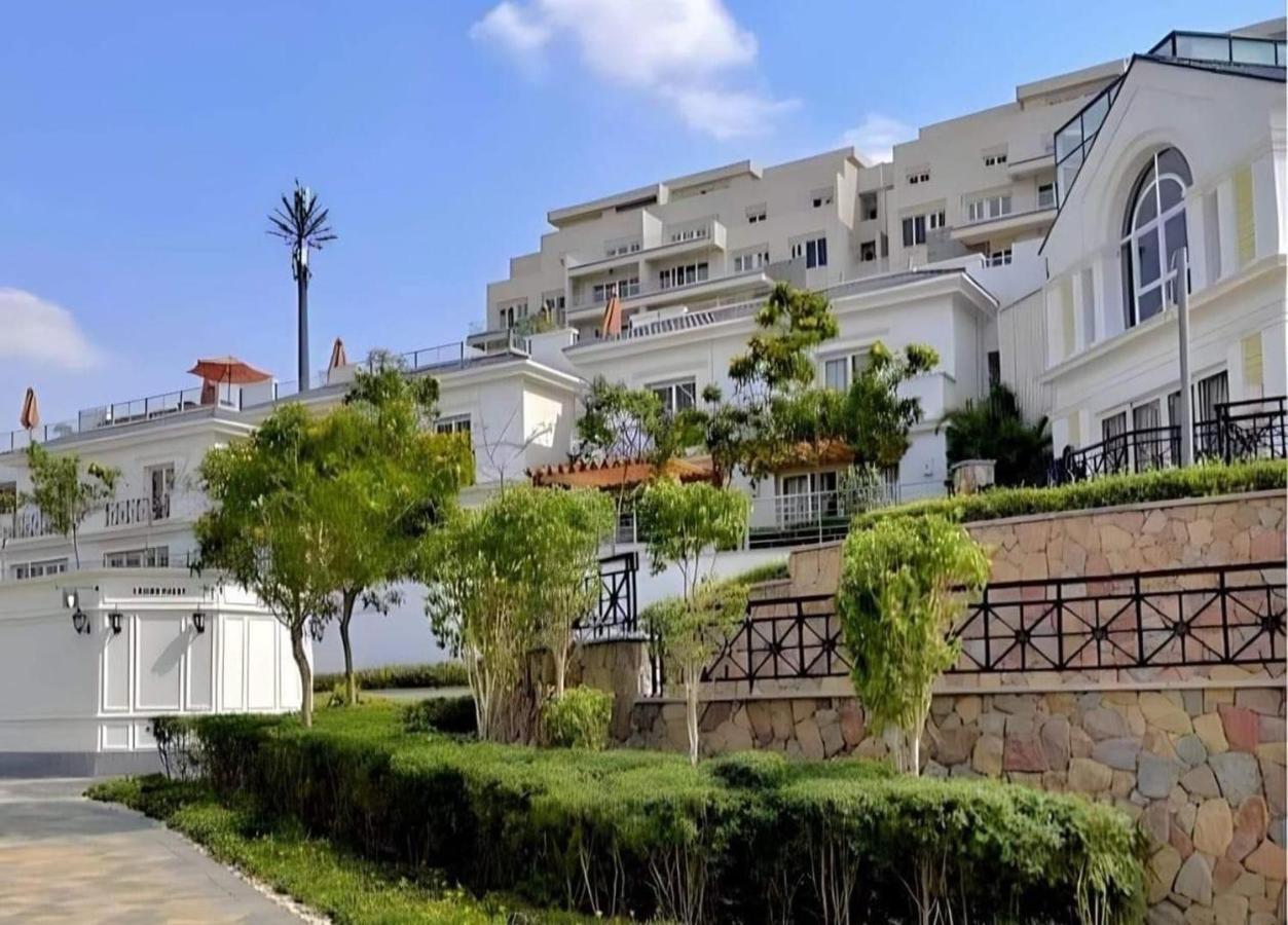 Hotel apartment at Mountain View I city compound - Chambres d’hôtes Madinaty