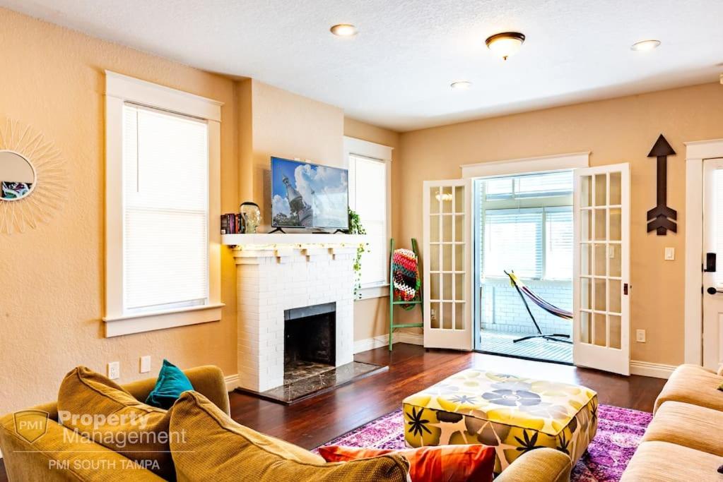 Breakfast Club - U of Tampa Flat in N Hyde Park - B&B