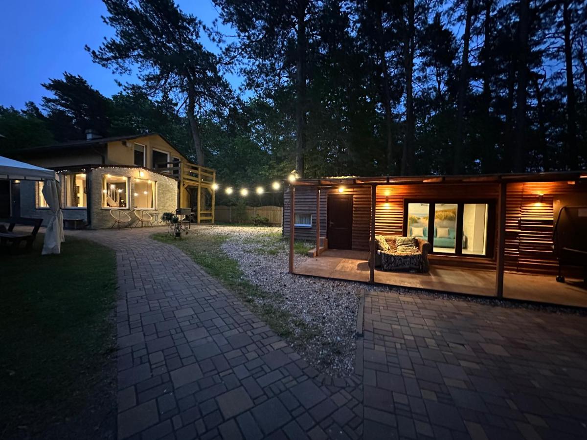 House By The Sea With Hot Tub - Bed and Breakfast Riga