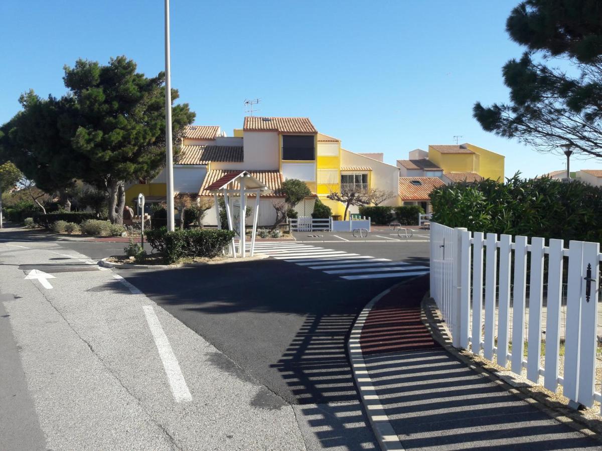 Charmant T2, cabine, parking, Les Balcons de la Méditerranée, Narbonne Plage - B&B