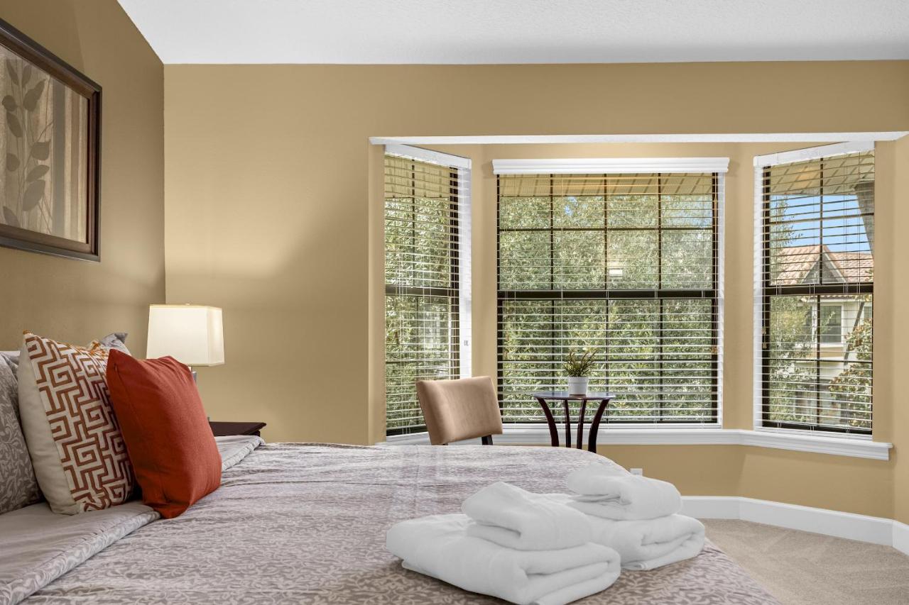 Memorial Day Fun in FL - TownHome by Disney! - B&B