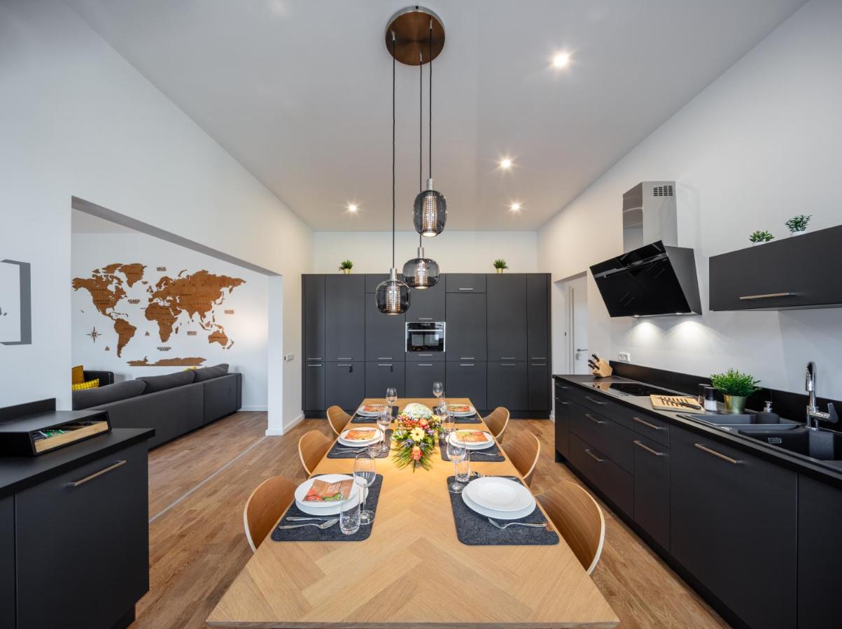 Goethe Palais Suite Anna Amalia l 1-8P l Lift l Parkplatz - B&B Aue