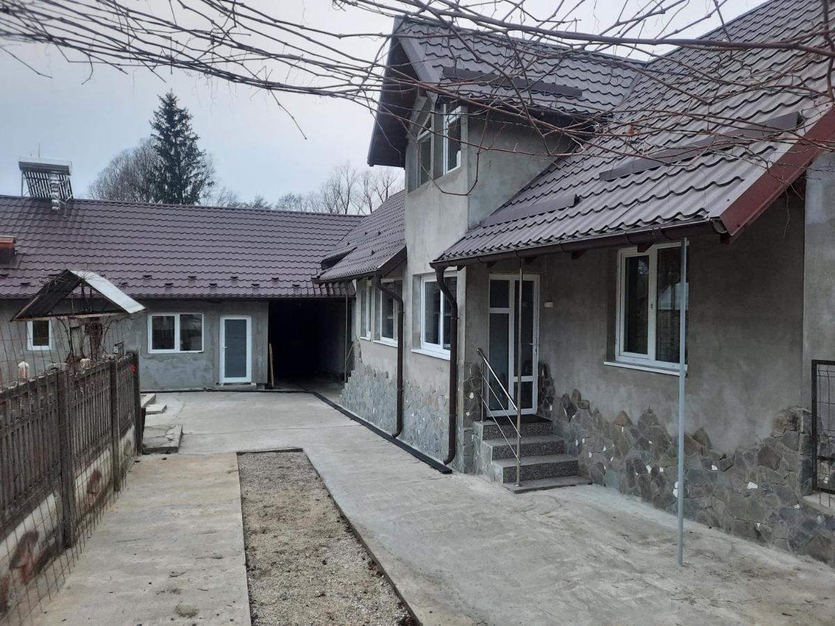 Casuta Bunicilor - Bed and Breakfast Pucioasa