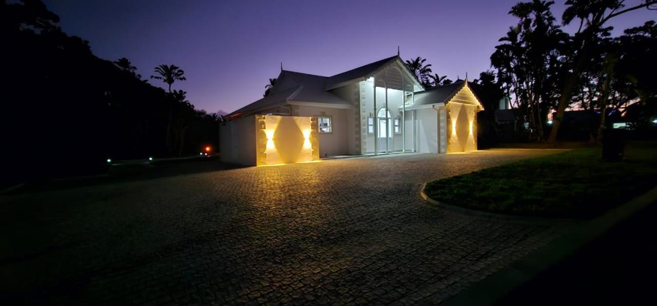 B&B Port Edward - Caribbean Estates Villa Varie - Brand new Villa - est December 2023! - Bed and Breakfast Port Edward