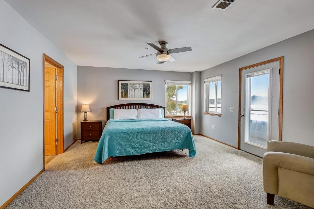 WFC III Adults or Families Lakefront View - B&B