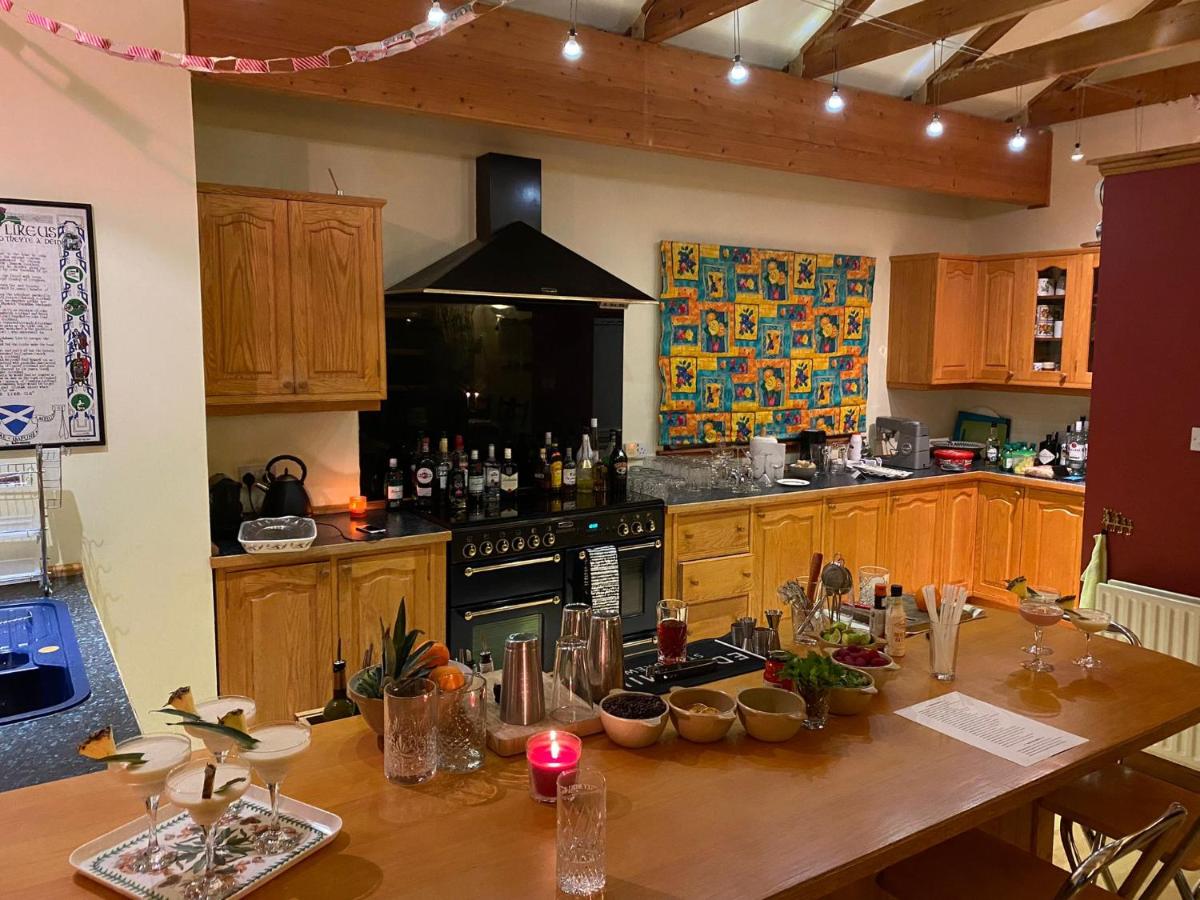 Stunning 7BR GardenVilla - Glasgow & Loch Lomond - Sleeps25 - PleasantHillScotland - Chambres d'hôtes Milngavie