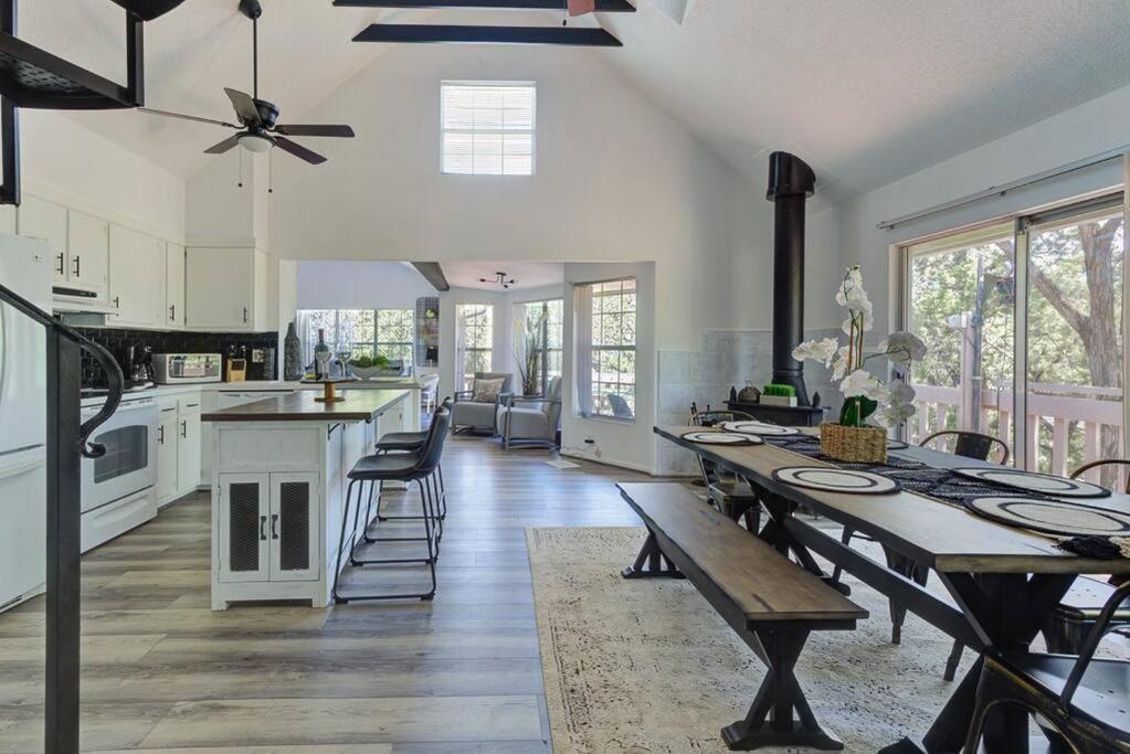 Lake Hm Hideaway - Boat Rental! - B&B Canyon Lake
