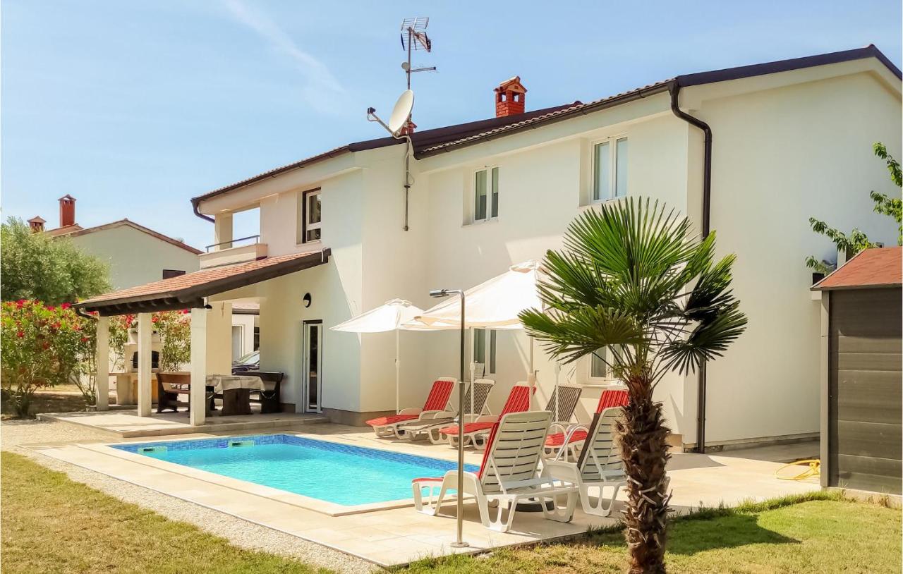 B&B Parenzo - Gorgeous Home In Porec With Wifi - Bed and Breakfast Parenzo