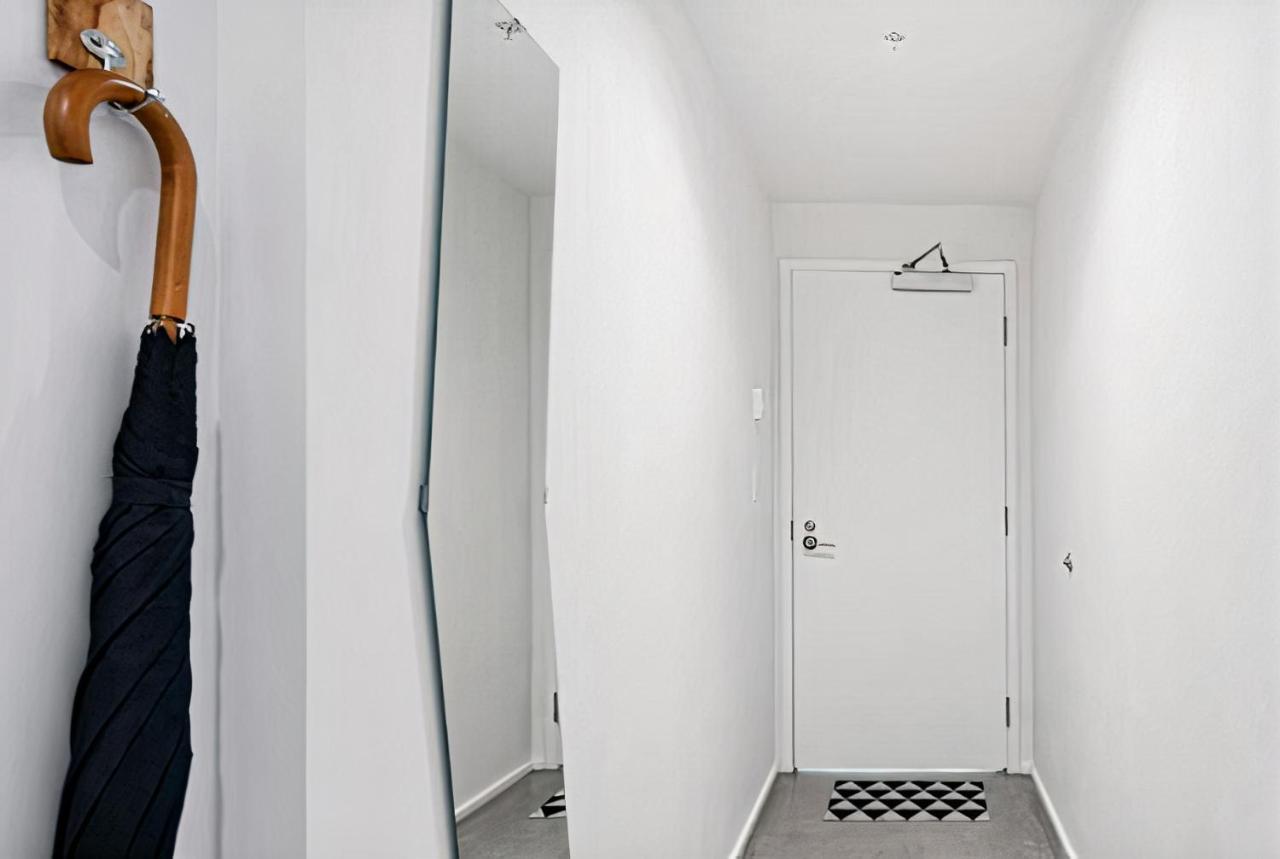 Modern, Bright & Central 1-Bed Downtown Apt close to Rogers Arena - B&B Vancouver