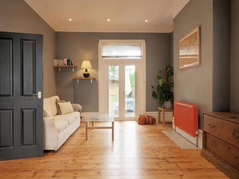 Warwick Weekender - B&B