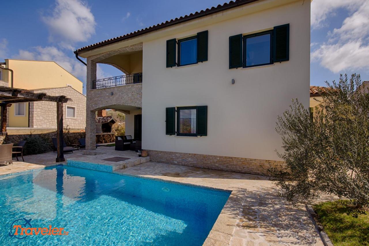 New villa with swimming pool, olive grove and sea view by Traveler tourist agency Krk ID 2201 - Chambres d'hôtes Brzac